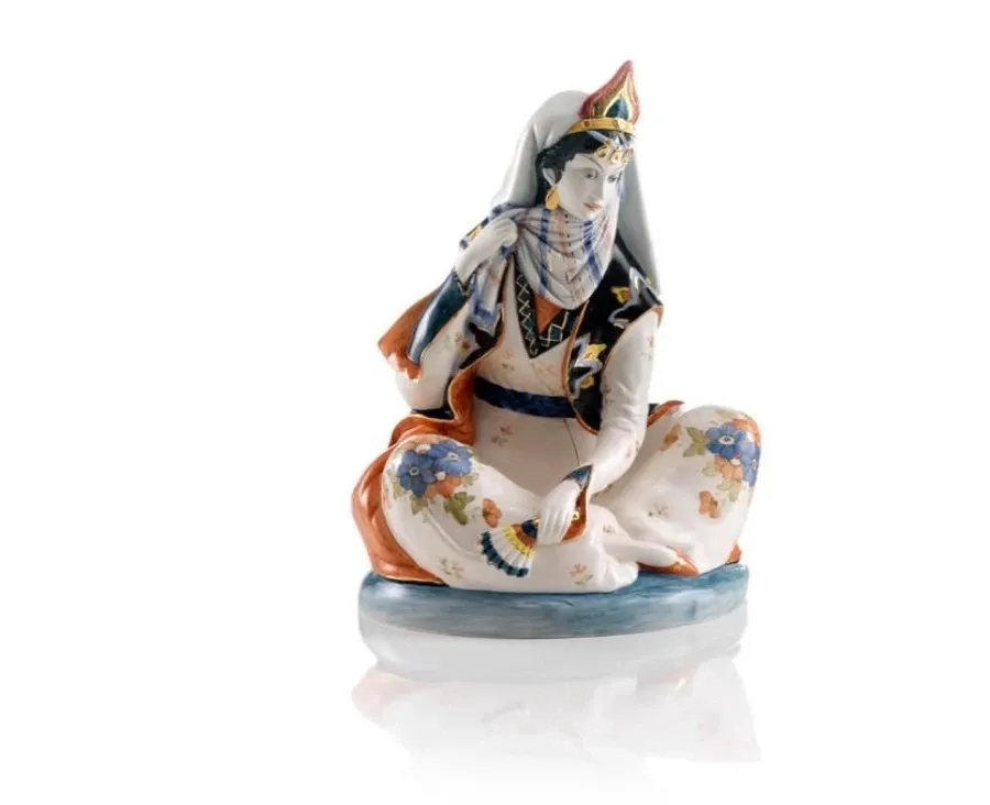 picture 1 Stylish figurine of the Persian queen made of ceramics - Ceramiche ML