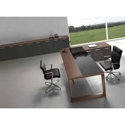 Picture Luxurious office desk