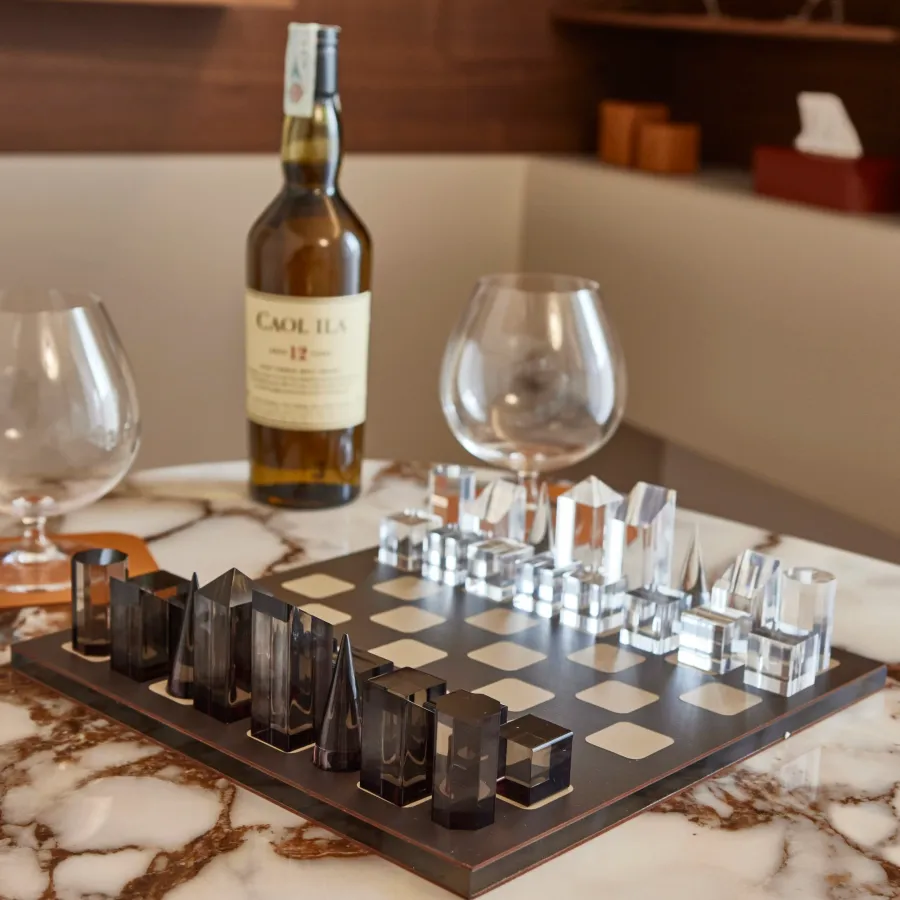 obrazek 4 Wyjątkowa szachownica 30x30xH1,5 cm z figurami ze szkła akrylowego