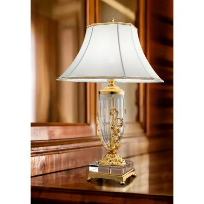 Zdjęcie Pięknie zdobiona włoska lampa stołowa