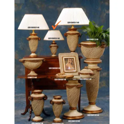 Zdjęcie Urokliwa mała ceramiczna lampka