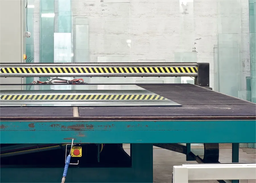 obrazek 3 Lustro ścienne z czarną metalową strukturą - Tonelli Design