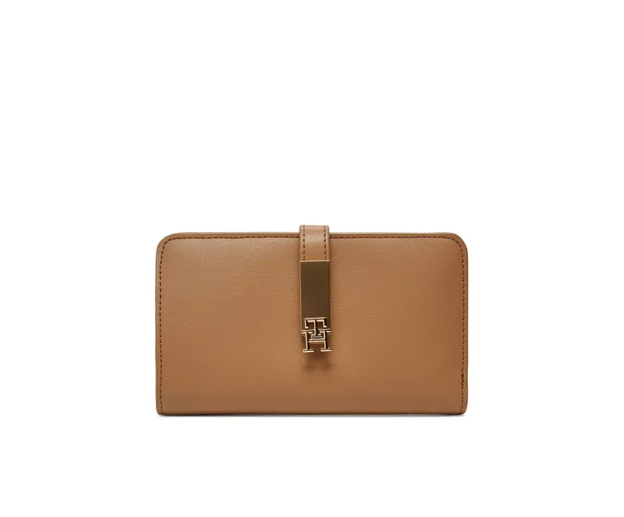 obrazek 1 Tommy Hilfiger Mały Portfel Damski Th Heritage Med Wallet AW0AW17262 Brązowy