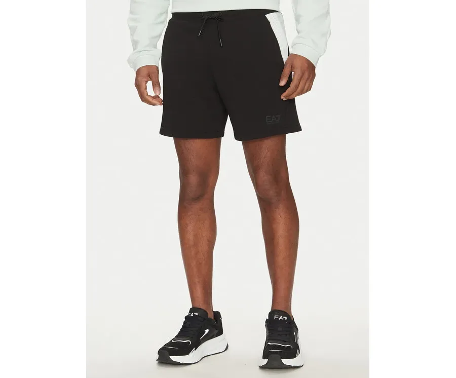 obrazek 1 EA7 Emporio Armani Szorty materiałowe 7M000269 AF12451 UC001 Czarny Regular Fit