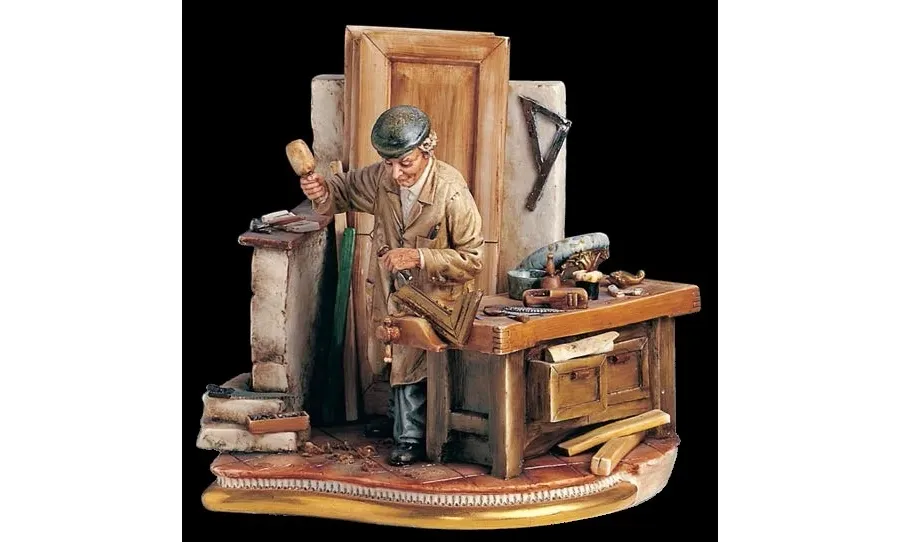 obrazek 1 Elegancka figurka cieśli z porcelany