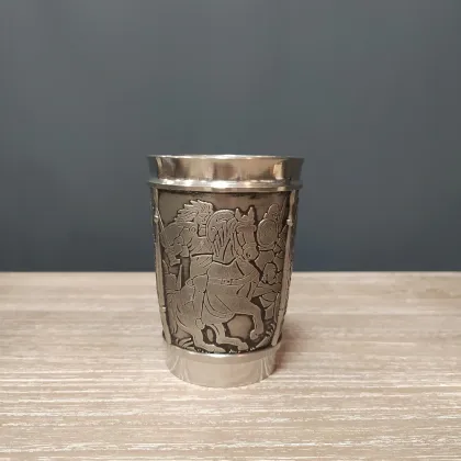 Picture A pewter mug with a depiction of the Irish legend of Cuchulain and Ferdia