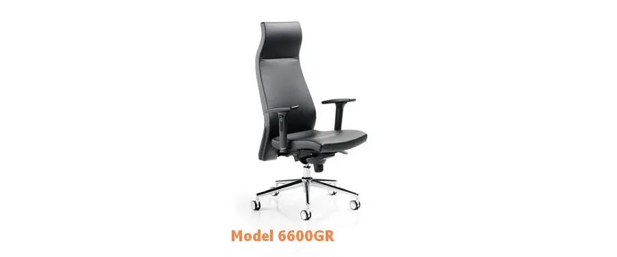 picture 1 Black leather armchair on wheels