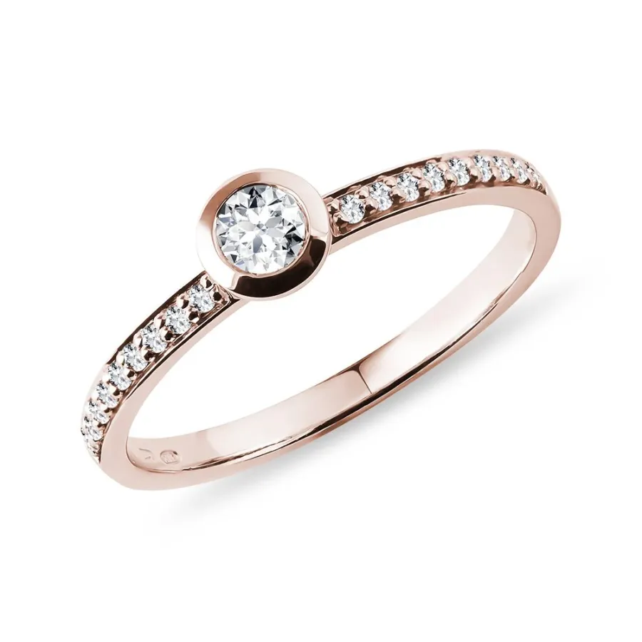 obrazek 1 Pierścionek zaręczynowy z różowego złota z diamentem w oprawie bezel KLENOTA