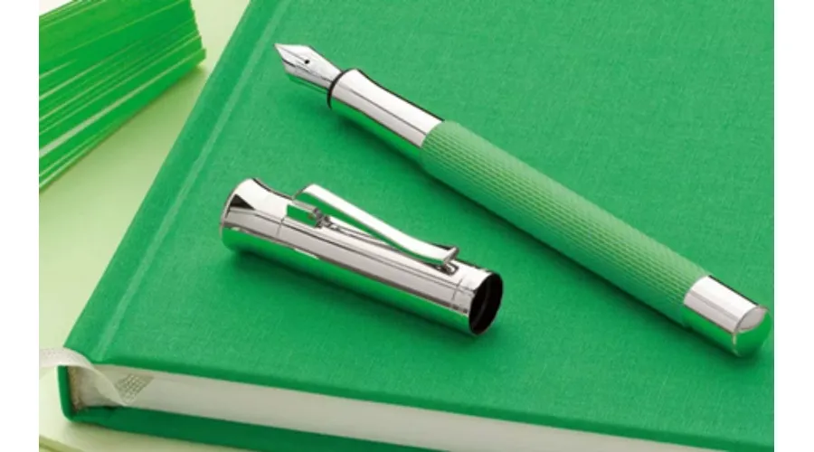 obrazek 1 Klasyczne zielone pióro wieczne Guilloche Yozakura - Graf von Faber-Castell