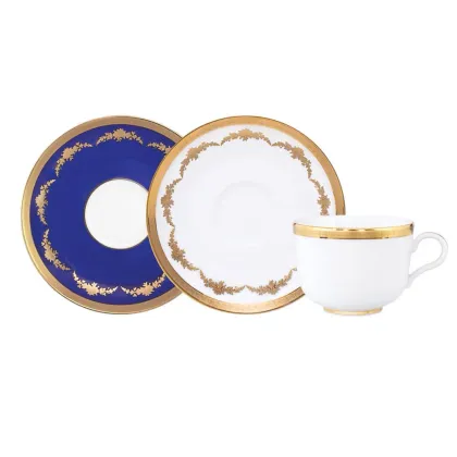 Zdjęcie Stylowa porcelanowa filiżanka do herbaty z 2 spodkami