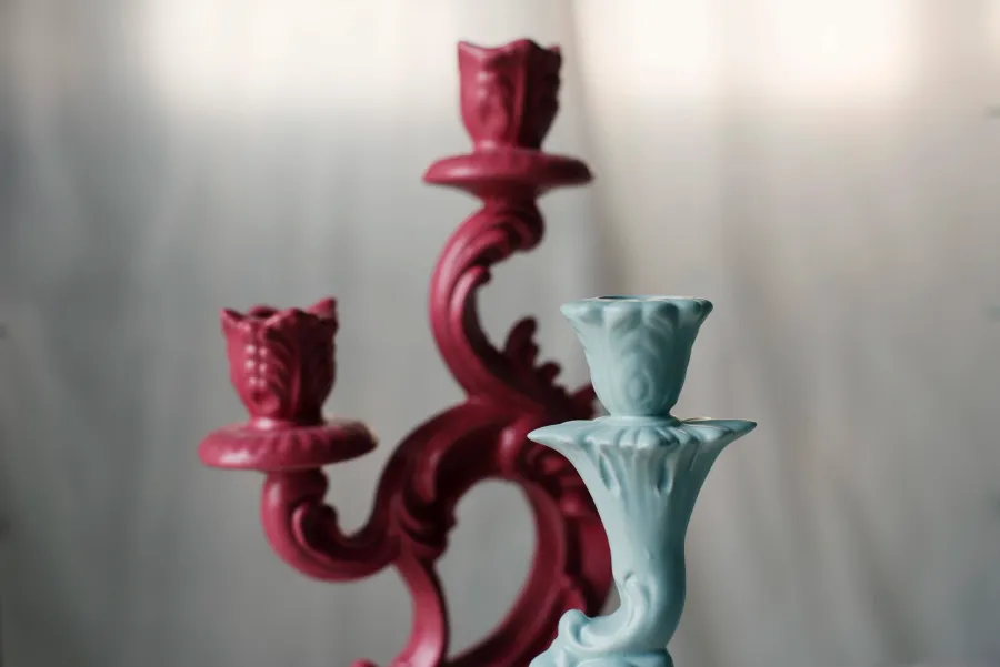 obrazek 3 Ceramiczny świecznik o klasycznych kształtach