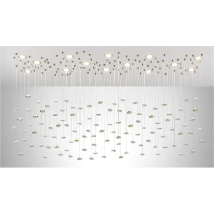 Zdjęcie Niepowtarzalny żyrandol ze 110 stylizowanych elementów z białej ceramiki ozdobionych detalami z 24-karatowego złota – Il Paralume Marina