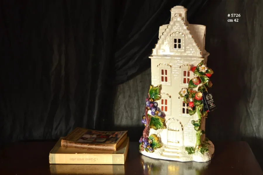 obrazek 1 Ceramiczna figurka ozdobna obrazująca dom