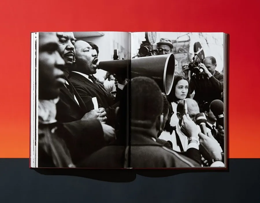 obrazek 10 Książka James Baldwin. The Fire Next Time, Art Edition No. 101–150, Steve Schapiro ‘Selma March’ - Taschen