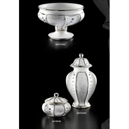 Zdjęcie Czarujące puzderko na biżuterię i drobiazgi w odcieniach bieli i srebra