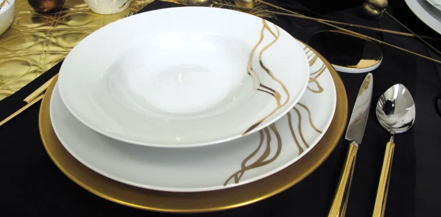 obrazek 2 Ekskluzywna porcelanowa zastawa stołowa dla 12 osobowej rodziny - Porcel
