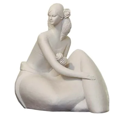 Zdjęcie Figurka kobiety wykonana z białej porcelany