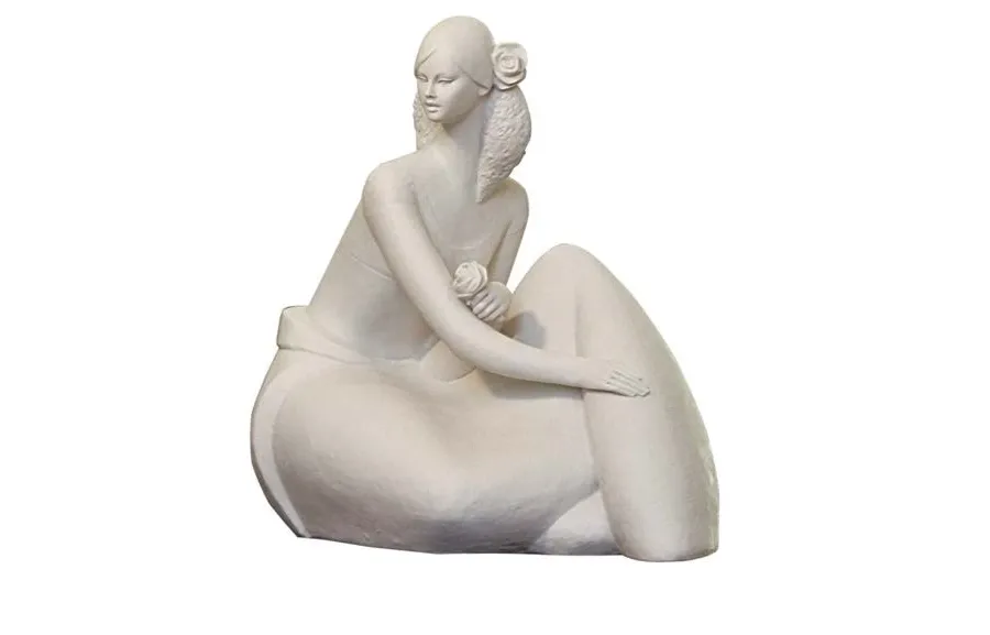obrazek 1 Figurka kobiety wykonana z białej porcelany