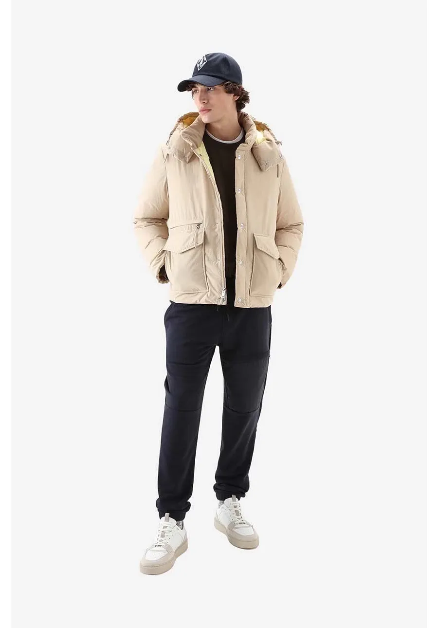 obrazek 1 Woolrich kurtka puchowa Eco Aleutian męska kolor beżowy zimowa CFWOOU0715MRUT3327-4377