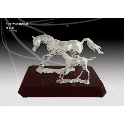 Zdjęcie Włoska figura konia ze źrebakiem
