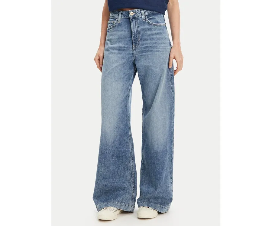 obrazek 1 Guess Jeansy W5YA1C D5QP2 Niebieski Regular Fit
