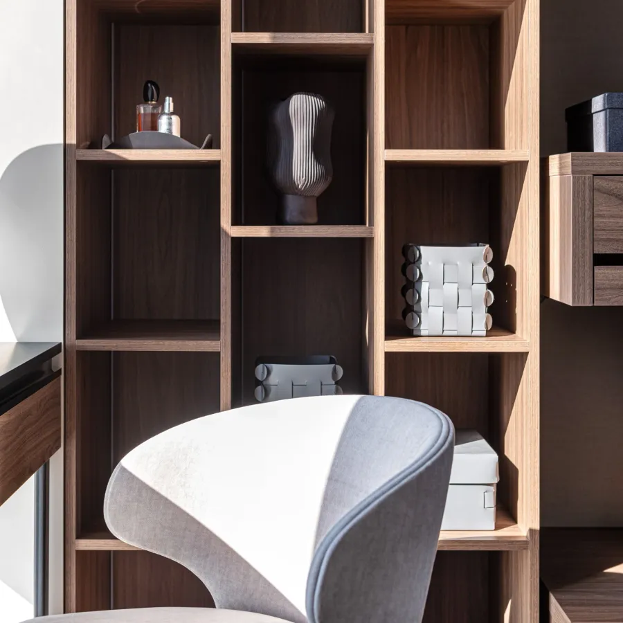 obrazek 2 Mały koszyk Shlesser 13x13xH17 cm z naturalnej skóry z recyklingu w kolorze perłowym