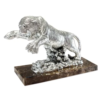Zdjęcie Srebrna statuetka Tygrysa
