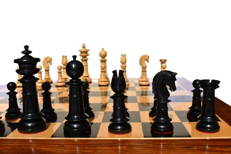 obrazek 8 Charakterystyczne figury szachowe The Northern Upright z planszą do królewskiej gry - The Chess Empire