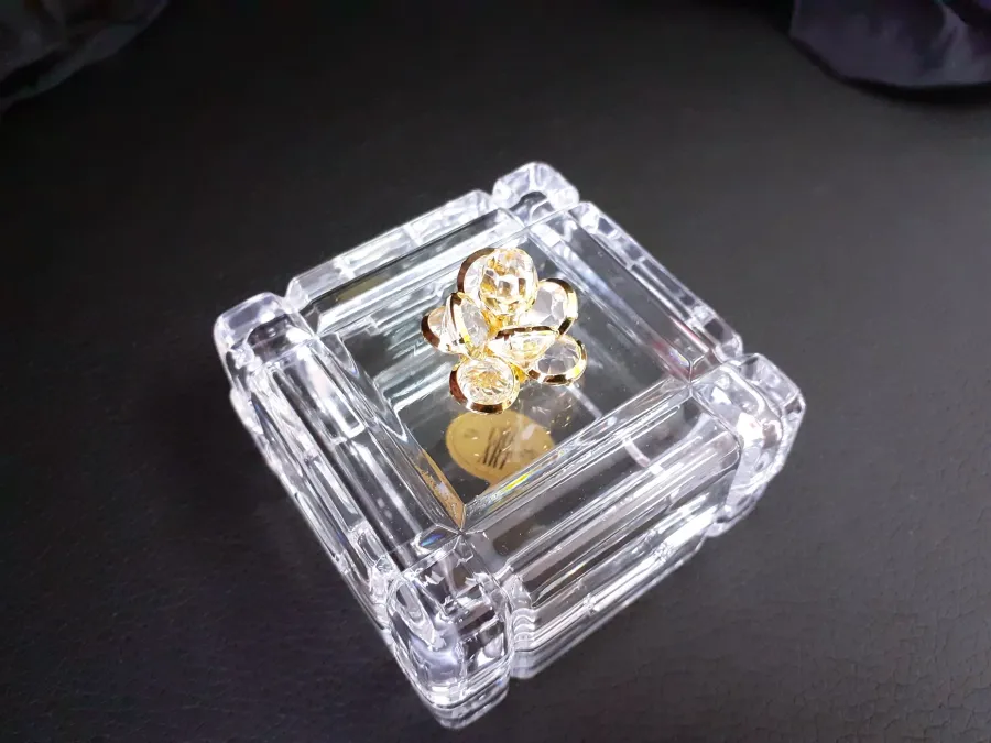 obrazek 2 Fantastyczny pojemnik na drobiazgi 8x8 cm - idealny do gabinetu