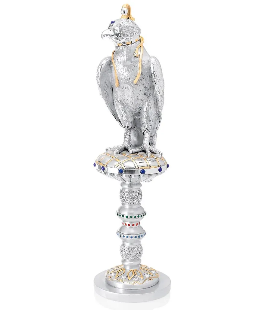 obrazek 1 Elegancka figurka posrebrzanego jastrzębia