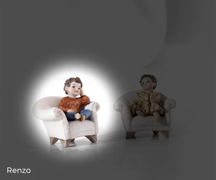 obrazek 1 Lalka małego chłopca siedzącego w fotelu - Sibania