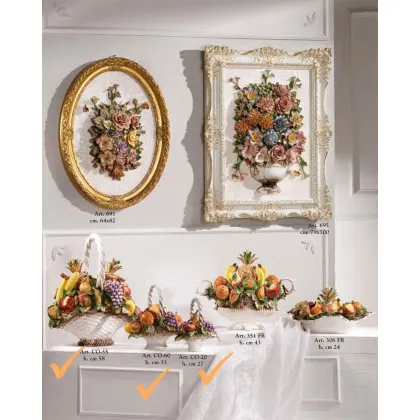 Zdjęcie Ozdobne owoce w podniosłym koszu