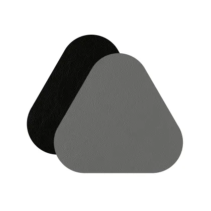 Zdjęcie Wyjątkowa skórzana podkładka na stół pod kieliszki w kształcie trójkąta w kolorze czarnym i szarym