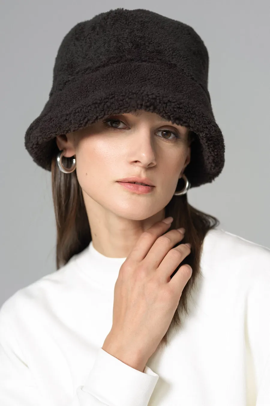 obrazek 1 Damska czapka zimowa z futra norek w wielu kolorach