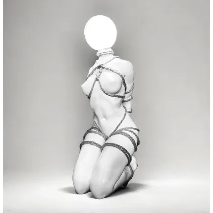 Zdjęcie Unikatowa lampa Shibari - rzeźba kobiety