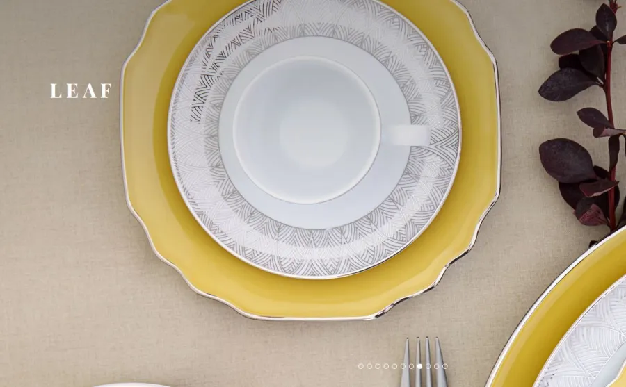 obrazek 3 Wyjątkowa porcelanowa sosjerka ze spodkiem do jadalni