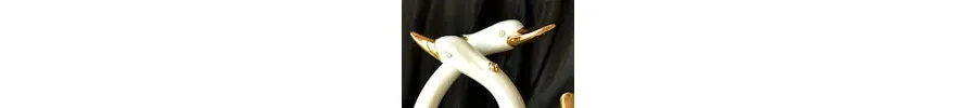 picture 3 Elegant swans figurine