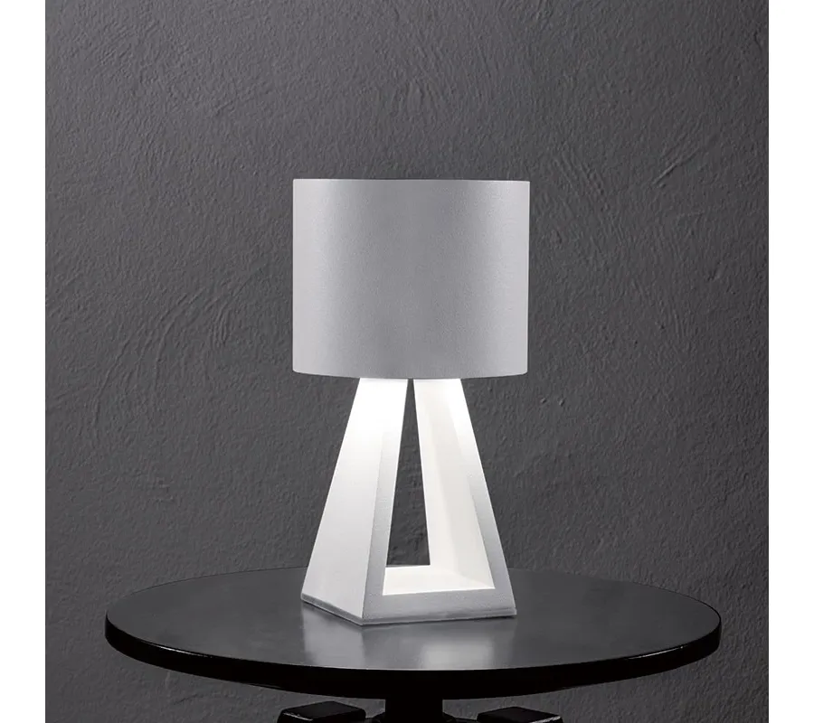 obrazek 1 Nowoczesna lampa Pup Metal na biurko od włoskiej marki