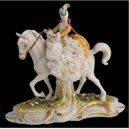 Zdjęcie Włoska porcelana - figurka kobiety na koniu