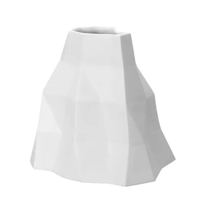 Zdjęcie Mały porcelanowy wazon z kolekcji Quartz zainspirowany geometrią programów 3D i japońską sztuką origami - Vista Alegre