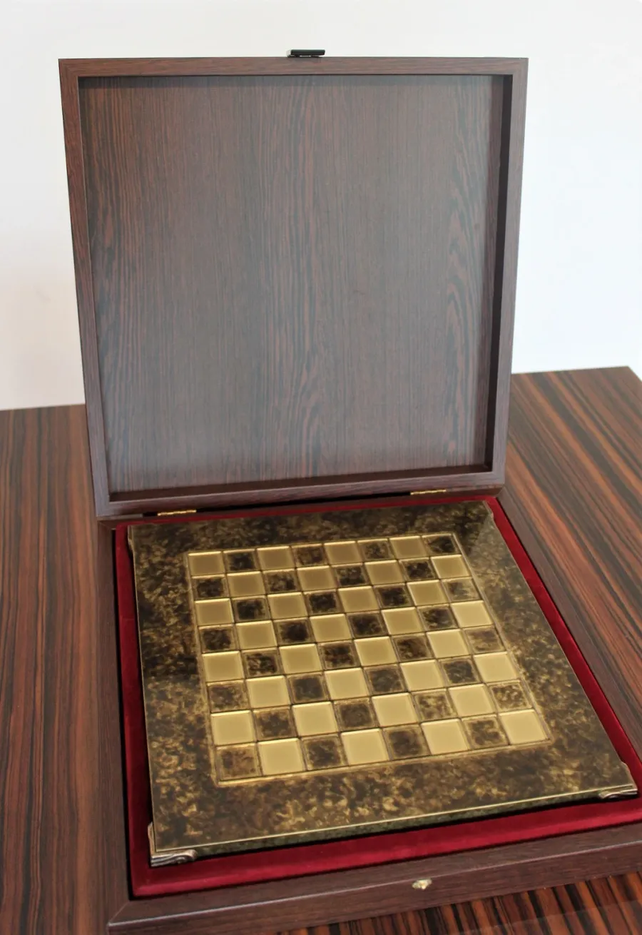 picture 7 Exclusive chess set – Greek vs. Romans