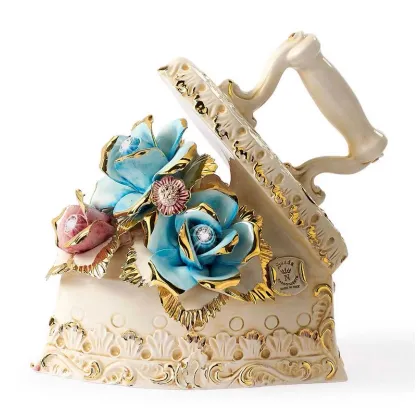 Zdjęcie Piękna włoska figurka dekoracyjna z ceramiki