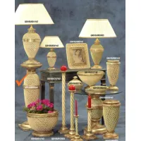 Zdjęcie Nietuzinkowa kolumna ze złotem i ceramiką