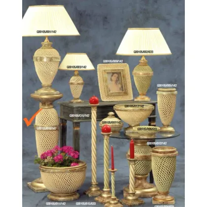 Zdjęcie Nietuzinkowa kolumna ze złotem i ceramiką