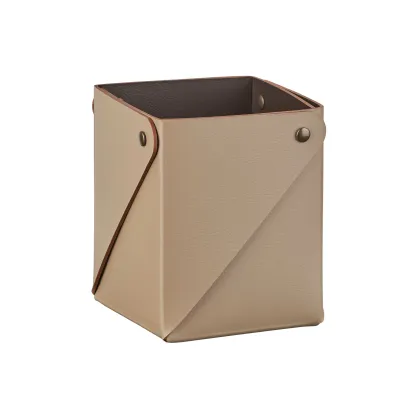 Zdjęcie Stylowy skórzany pojemnik na przybory biurowe 8х8хH10,5 cm w kolorze cappuccino