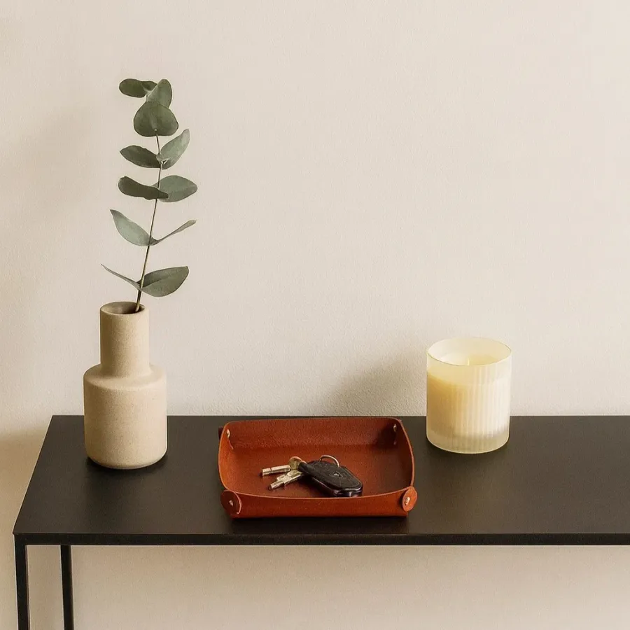 obrazek 2 Wyjątkowa taca 17x17xH3 cm w stylowym kolorze koniaku