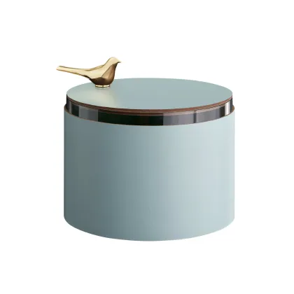 Zdjęcie Jasnobłękitne skórzane pudełko Ø15xH10 cm ozdobione ptaszkiem w kolorze złota