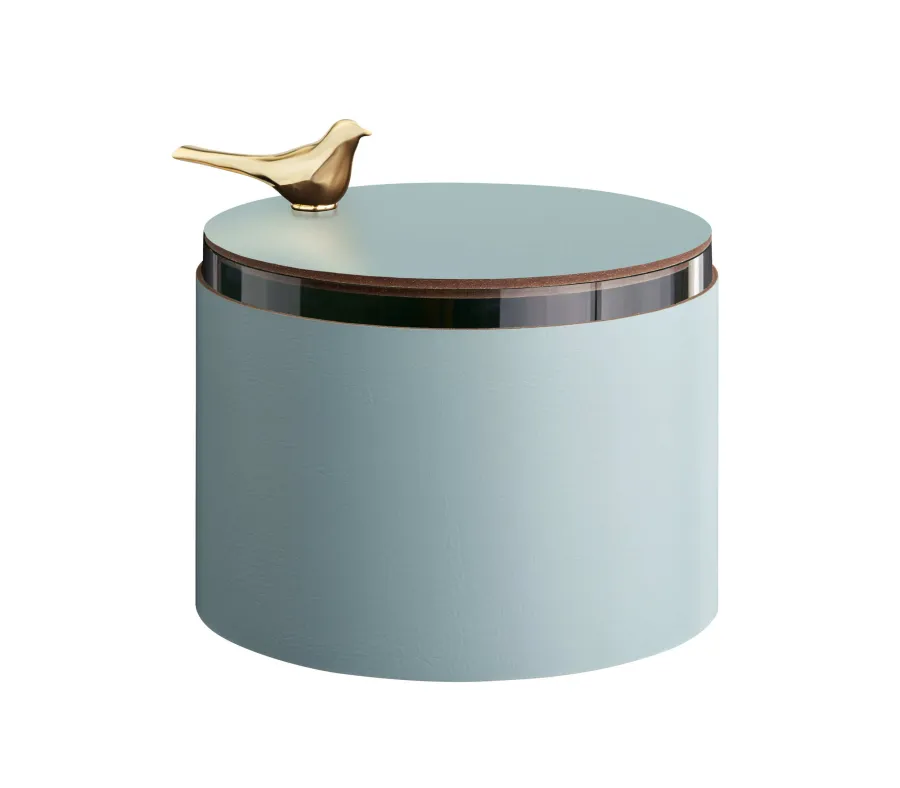 obrazek 1 Jasnobłękitne skórzane pudełko Ø15xH10 cm ozdobione ptaszkiem w kolorze złota