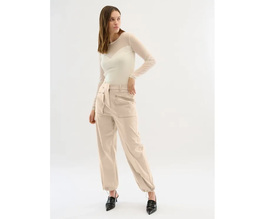 obrazek 1 Karen by Simonsen Spodnie materiałowe Maddie 10104748 Beżowy Relaxed Fit