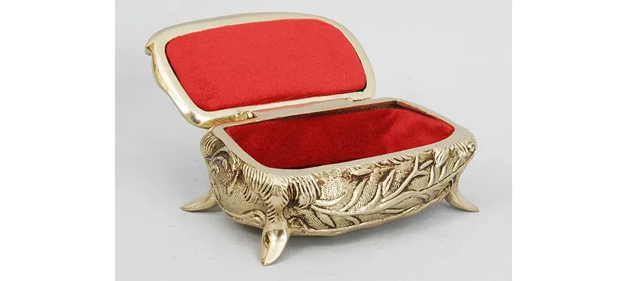 picture 2 Little bronze box